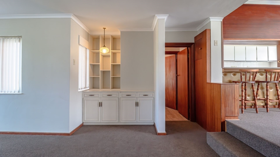 To Let 4 Bedroom Property for Rent in Gordons Bay Village Western Cape